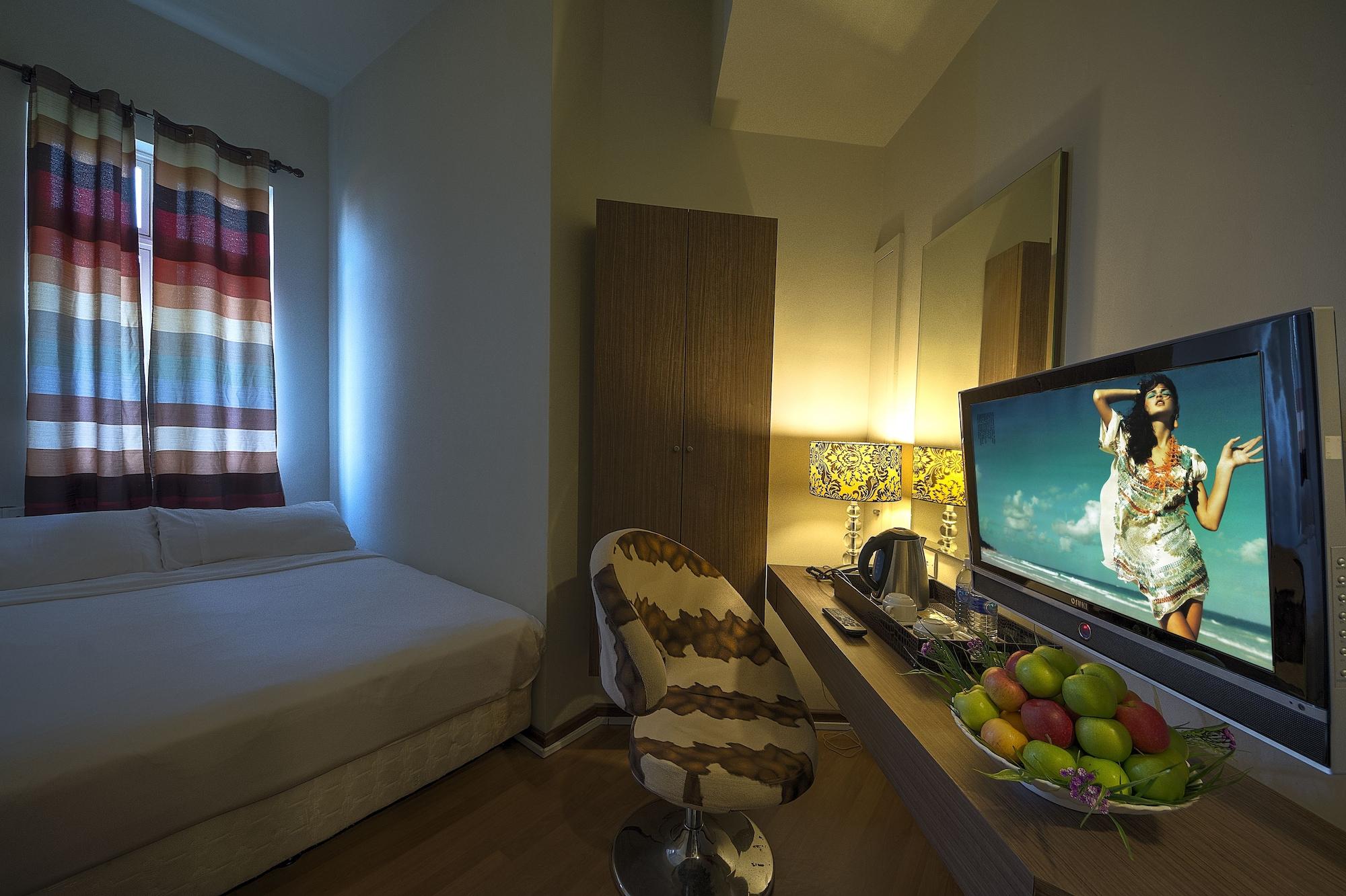 Arenaa Deluxe Hotel Malacca Exterior photo