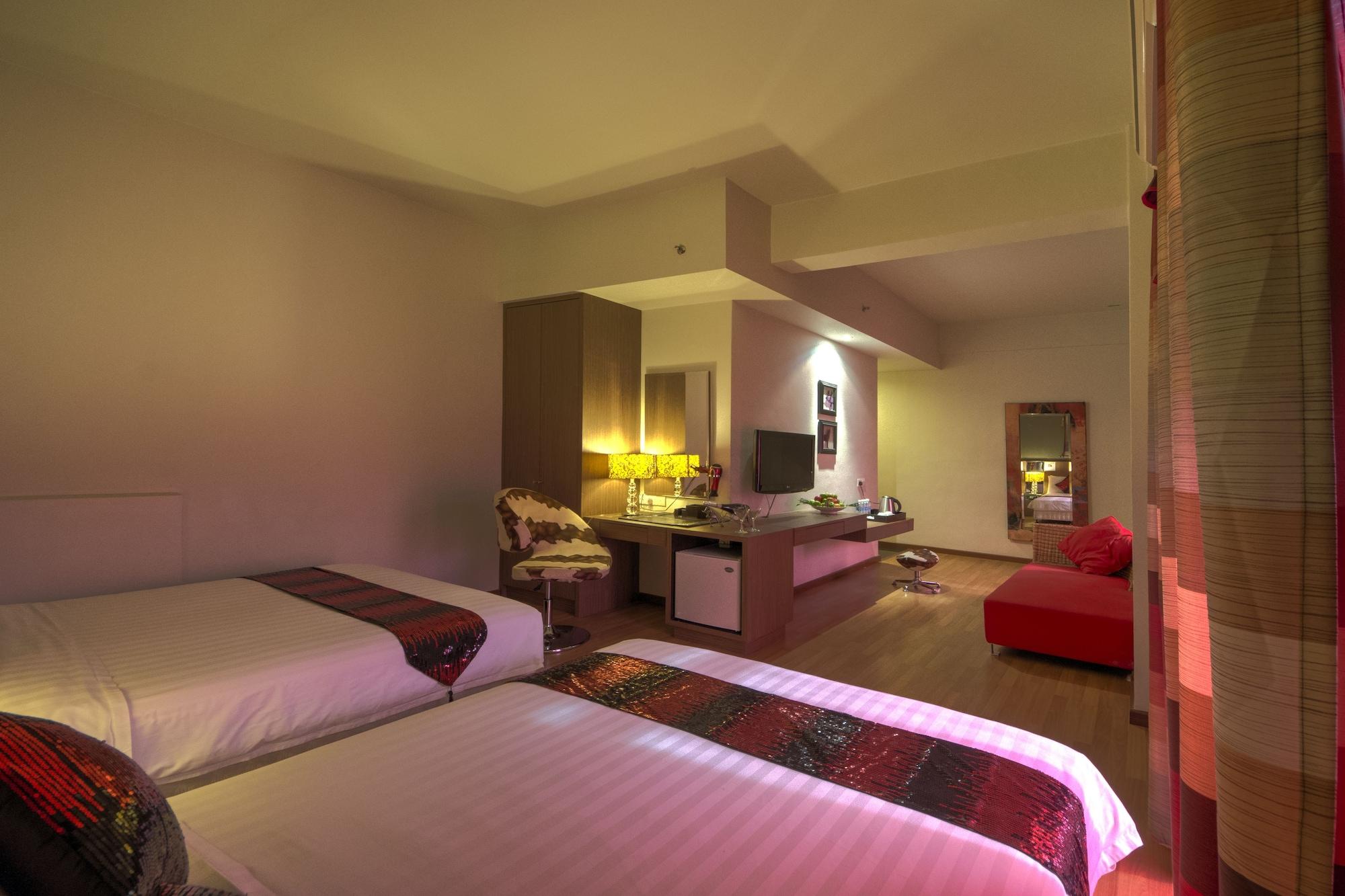 Arenaa Deluxe Hotel Malacca Exterior photo