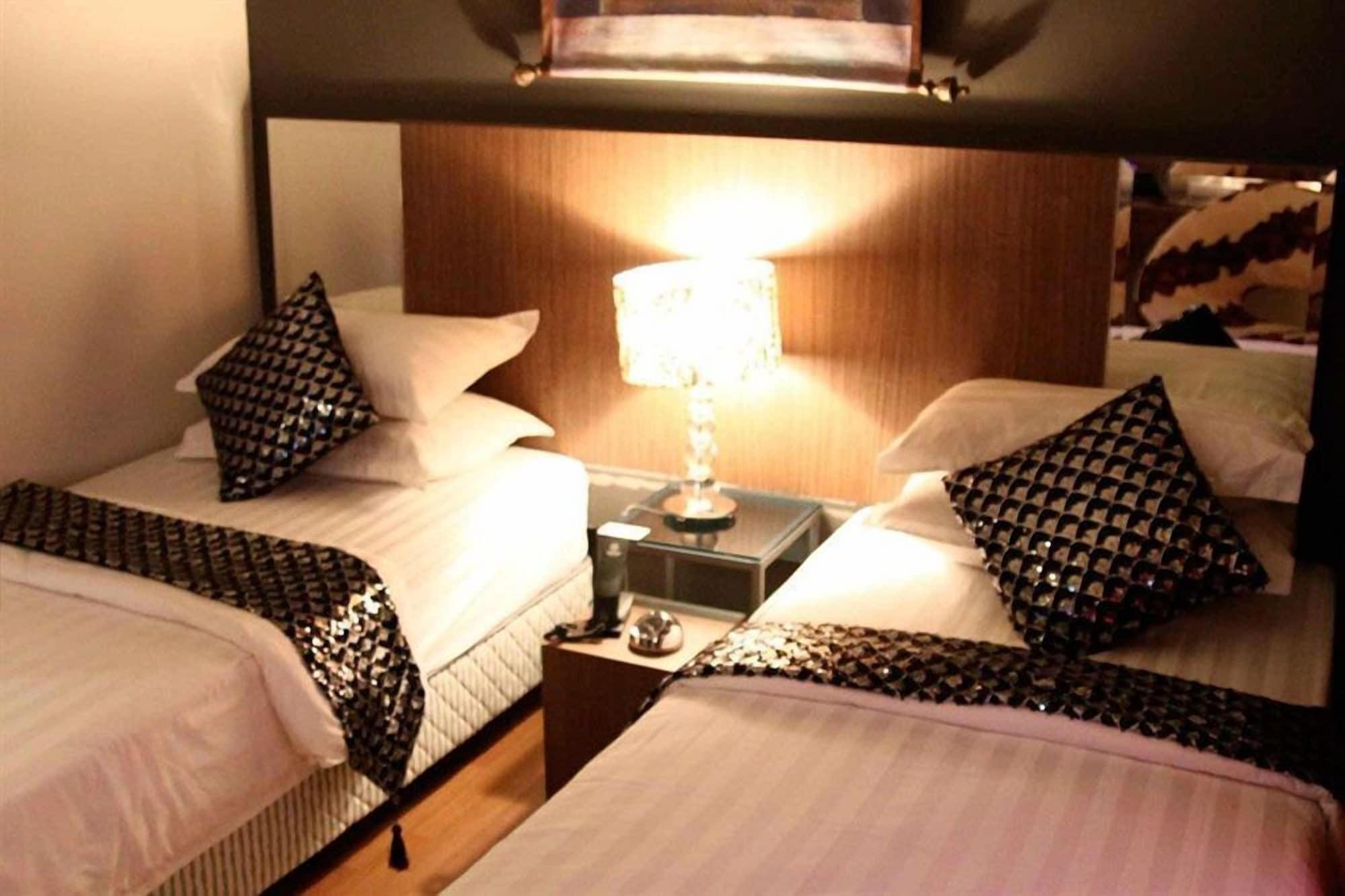 Arenaa Deluxe Hotel Malacca Exterior photo