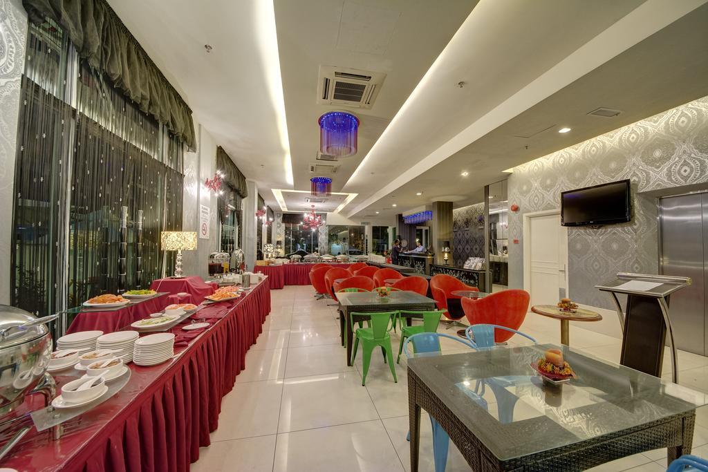 Arenaa Deluxe Hotel Malacca Exterior photo