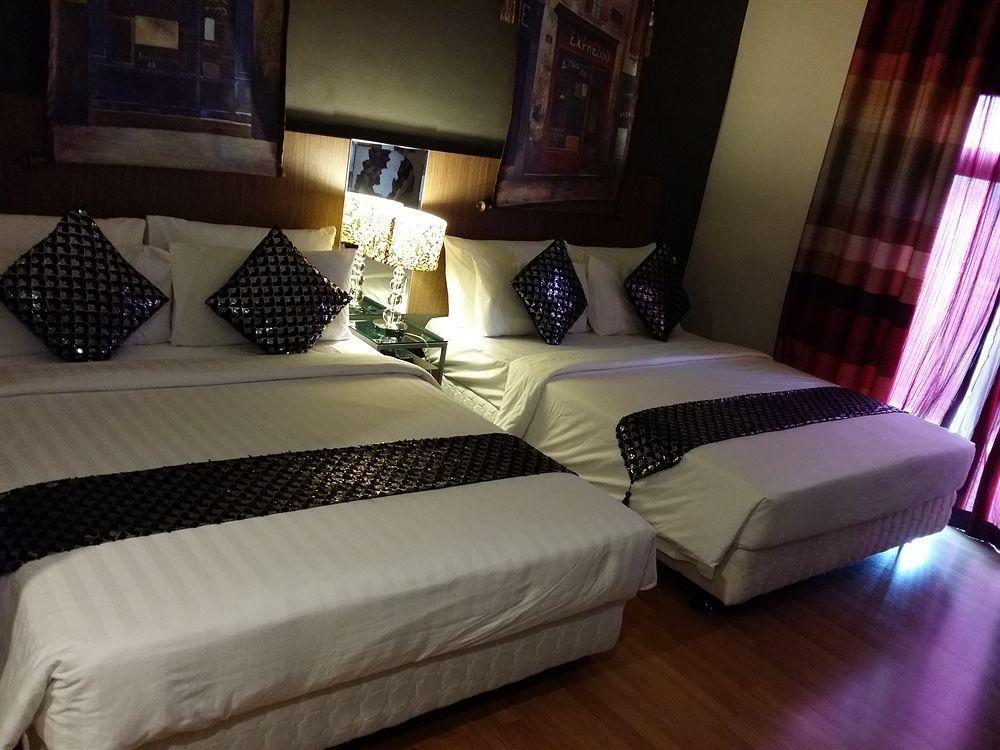 Arenaa Deluxe Hotel Malacca Exterior photo