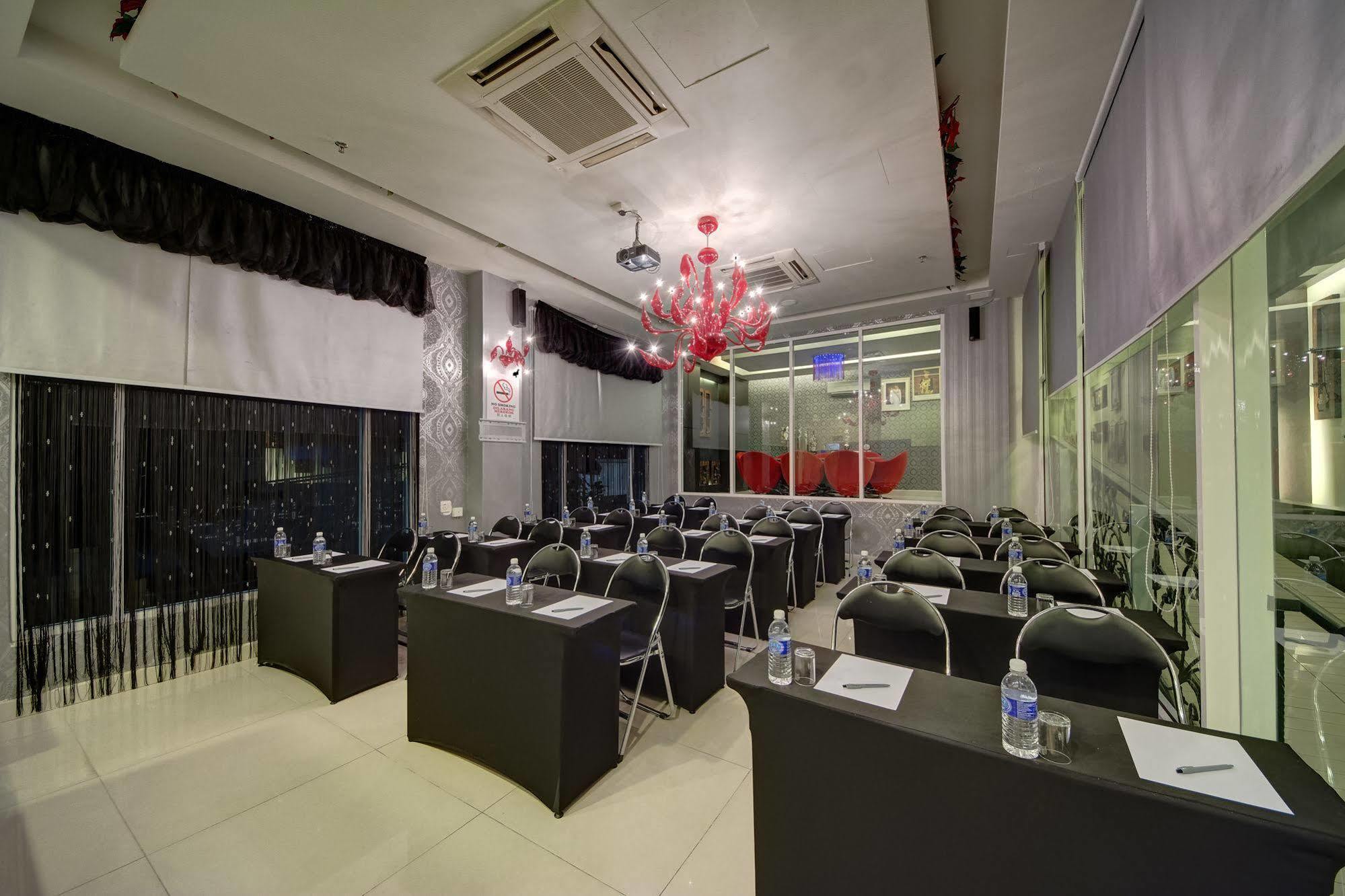Arenaa Deluxe Hotel Malacca Exterior photo